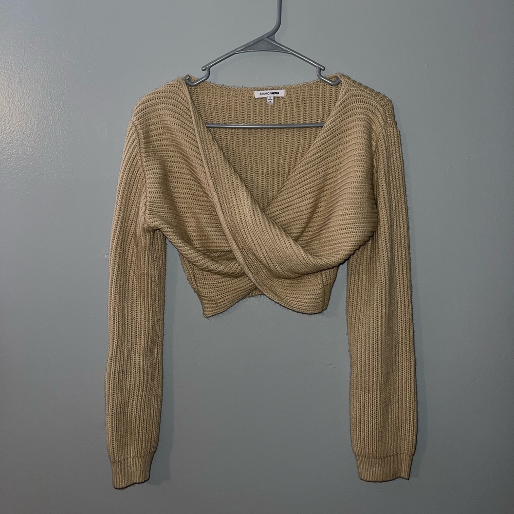 FASHION NOVA twisted cropped sweater, worn a few times! Good condition♥️